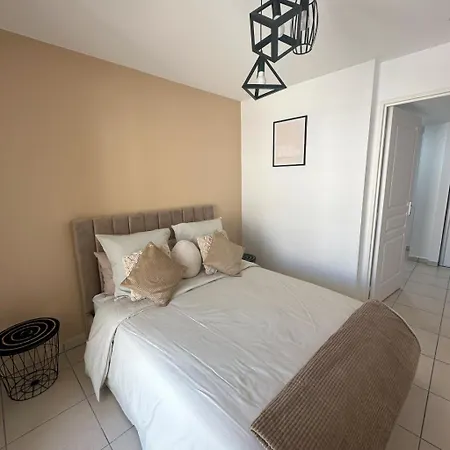 Apartment Cosy Apartment, 1 Min Walk To Beach, Heart Of