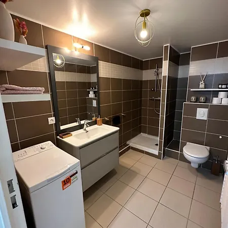 Cosy Apartment, 1 Min Walk To Beach, Heart Of Apartment *